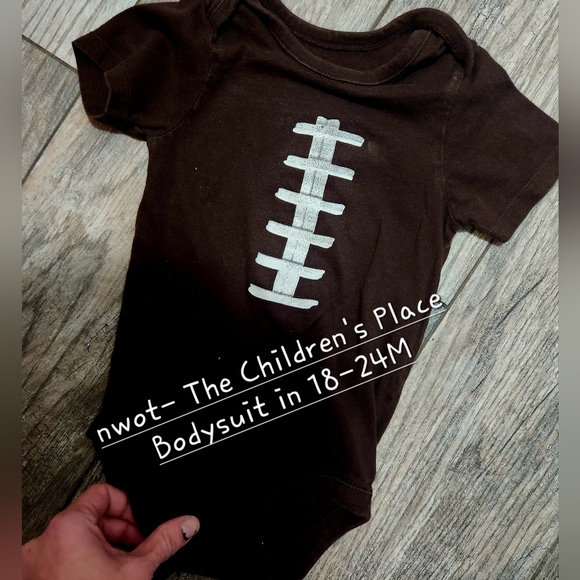 18/24M Gymboree Khakis, The Children's Place Onesie & Skinny Grey Pants - Picture 8 of 10